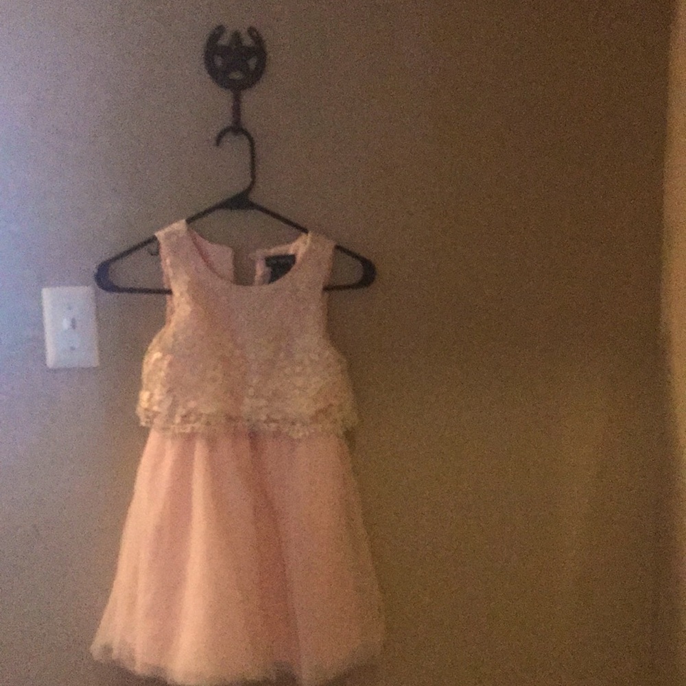 A 6x size in pink kid dress